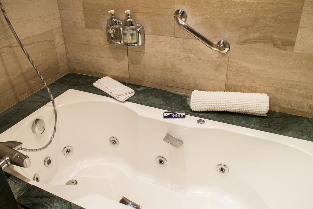 La Violeta Hotel Spa & Chill Out Castelltersol Kültér fotó